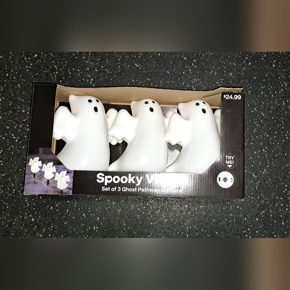 NIB Spooky White Ghost Pathway Lights, Set Of 3, LED 6hrs On 18hrs Off